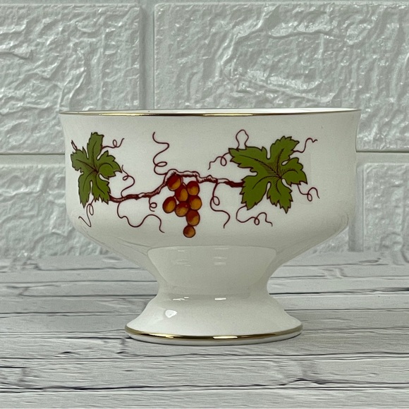 Royal Victoria Fine Bone China England Sherbet Dessert Footed Cup - Picture 2 of 11